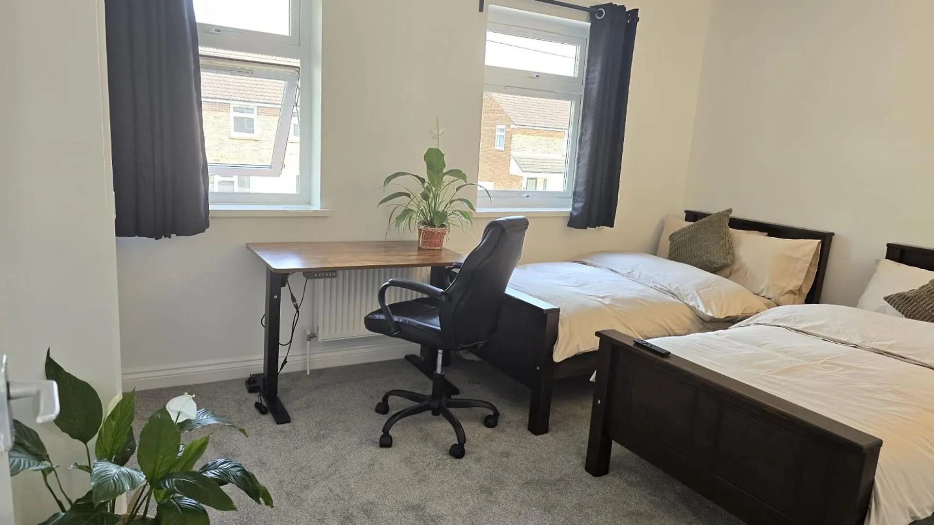 Heathrow, Hounslow, Beautiful Modern Home Cranford Великобритания