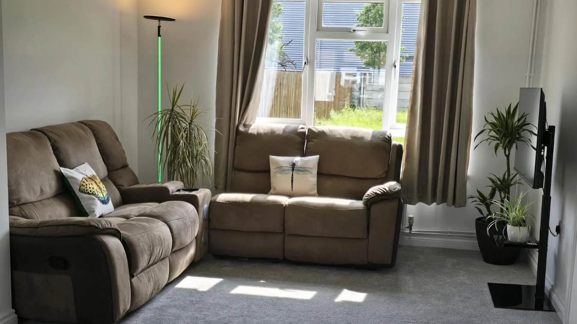 Гостевой дом Heathrow, Hounslow, Beautiful Modern Home Cranford Великобритания