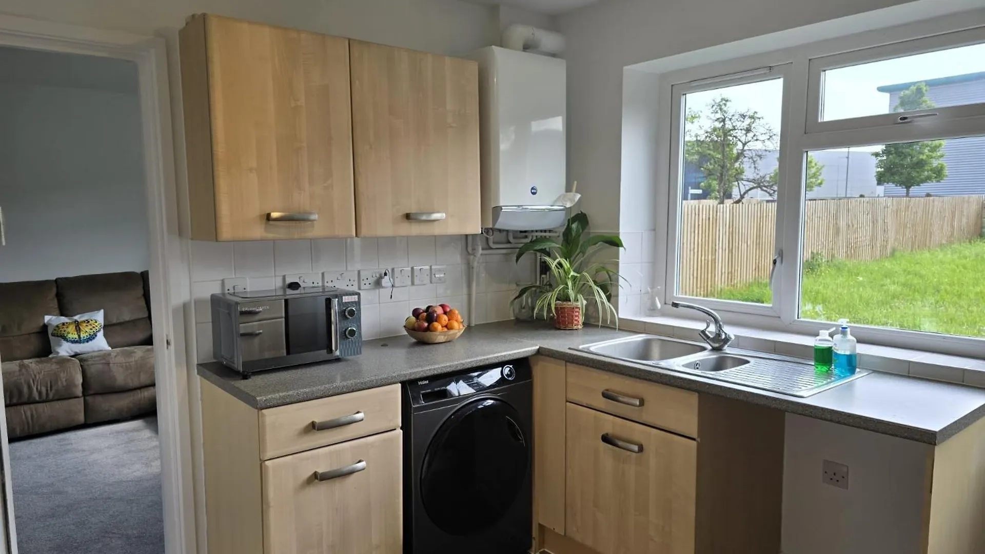 Гостевой дом Heathrow, Hounslow, Beautiful Modern Home Cranford